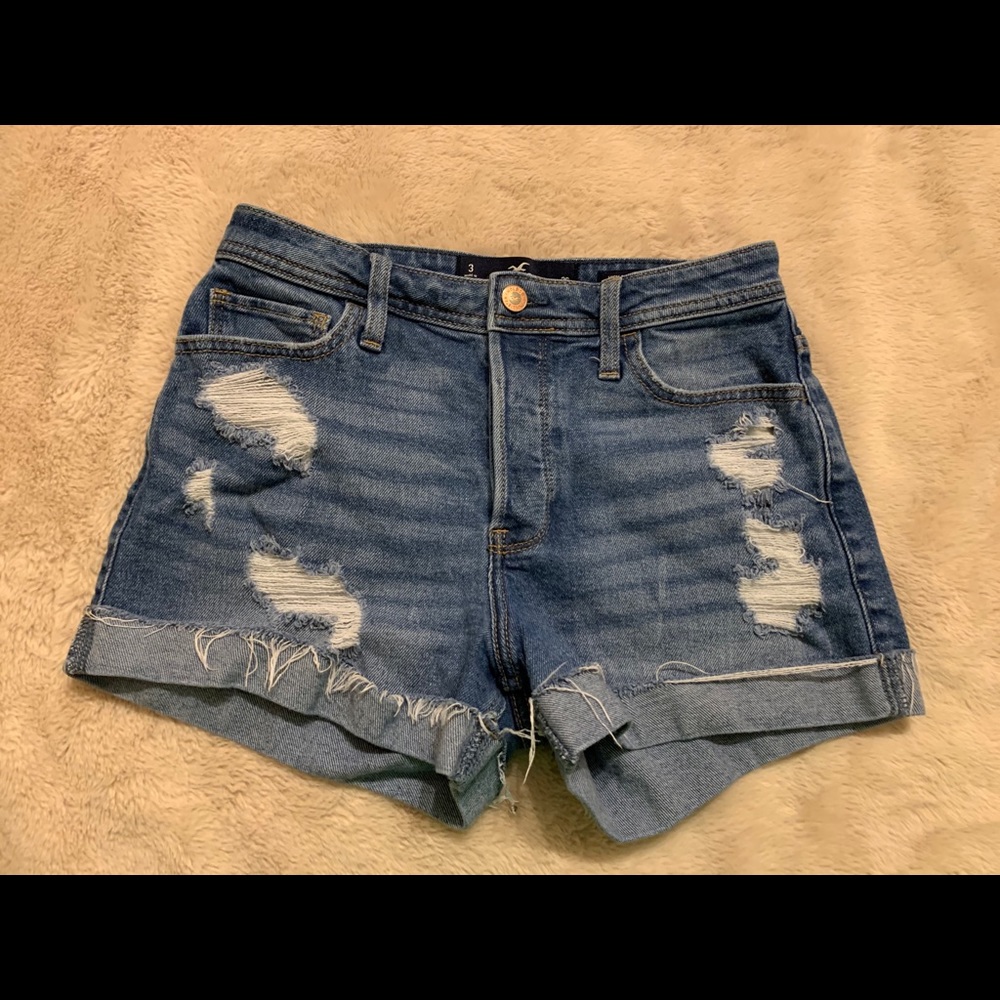 Hollister High Rise Mom Short 3”